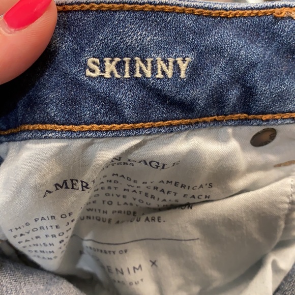 American Eagle size 6 ripped skinny jeans - Picture 4 of 5
